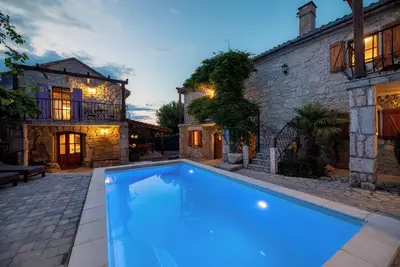 Vacation home with pool in Gabonijn