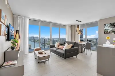 Image de Stunning 3br/2. 5ba Walk to Beach