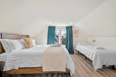 Image de Renovated 3rd-Floor Retreat | 3 Beds | Roslindale Village