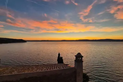 Image de La Casa Sul Lago –Historic 16th-Century Apt with 180° Lake View in Medieval Town