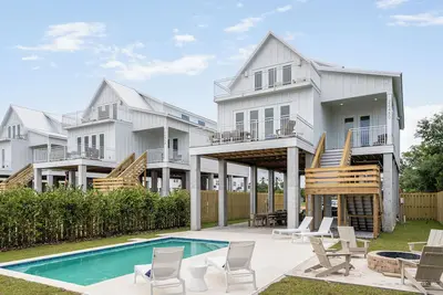 Image de High-End Beachfront Home w/ Private Pool & Big Water Views!