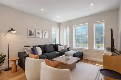 Image de Luxurious Condo near Mit, Harvard & the T+ Parking