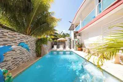 Image de Vacation Home for 20 Guests with 2 Private Pools