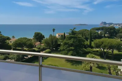 Image de Appartement lumineux avec vue sur mer Ă La Ciotat