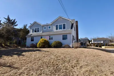 Image de Cove Neighborhood | Alla Vita! | 5 Bedroom Home Minutes to Beach Access | Central Air