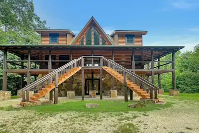 Image de *New Scenic Mtn Cabin | Private Dock & Hot Tub