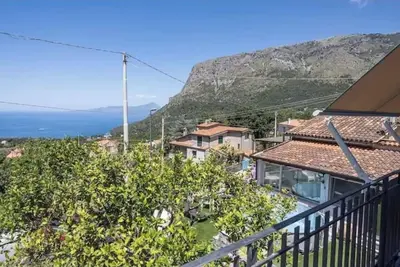 Image de For rent 2 rooms located 5 minutes from the historic center and the first beach.