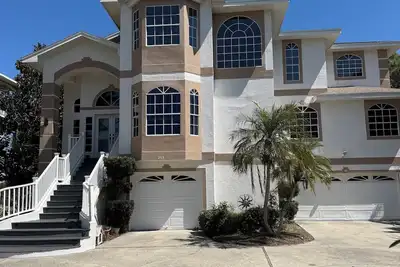 Image de Charming 4-bedroom waterfront home in Palm harbor, Florida