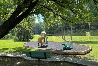 Image de Mountain-lake view. Hike, winery water sports In Bear Paw. New & handicap kind.