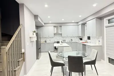Image de Modern 4Bdrm Home with Fireplace