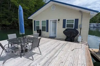 Image de Brand New Floating Home on Norris Lake : Sleeps 12 : Swim, Grill & Relax! #2