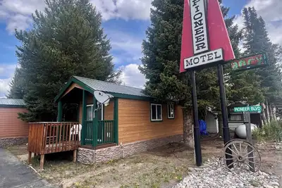 Image de Charming 2-bedroom modular unit with Ac, WiFi & Satellite tv in West Yellowstone