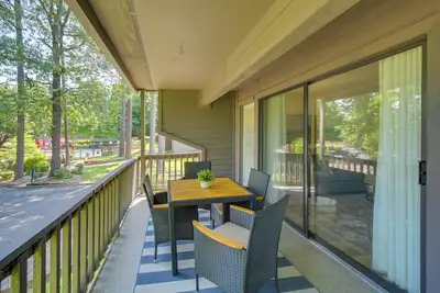 Image de Pool-View Haven in Lake Hamilton!