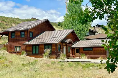 Image de Methow Valley Dream- Sleeps 4, Walk Across the River to Downtown Winthrop!
