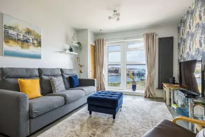 Image de Sun-Soaked - Charming Views Overlooking the Harbour