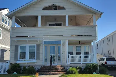 Image de Ocean view 'best' in Belmar-4 bedroom house with Pool-on Silver Lake-Sunsets!