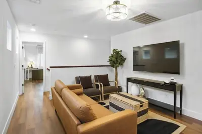 Image de Comfort & Elegance: Sacramento Edition
