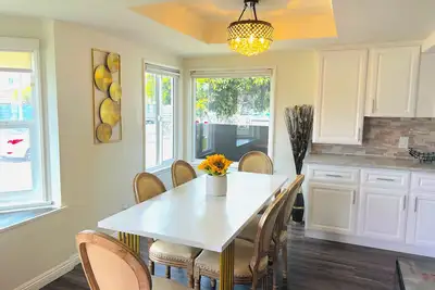 Image de Spacious Disney, Beach Home for 14 people in charming Midway City