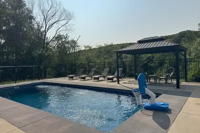 Image de Mountain Retreat with Pool and Pond nestled on 15 acres! Sleeps up to 14!