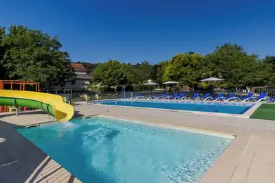 Image de Chalet 'Cottage 6 Personnes' avec piscine partagée, Wi-Fi et climatisation