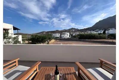 Image de Maison de vacances 'Livadakia Beach House' avec balcon et climatisation