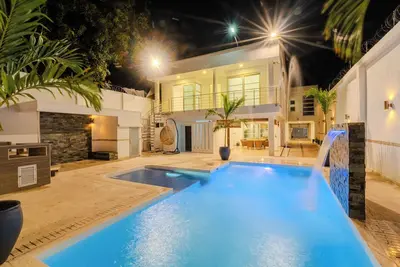 Image de Encanto Mansion: 6 Bedroom Luxury Stay Near Walled City