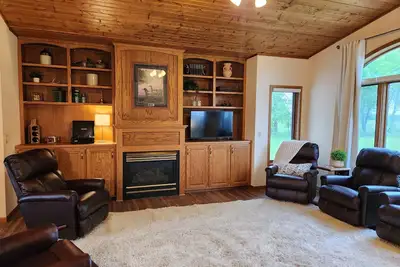 Image de Country Escape 2br, 2Ba, Lg Living, Fireplaces\nCrow River Winery Wedding Guests