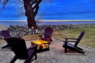 Image de Charming 2-bedroom Oconto Waterfront Cabin! Pier, Free Kayaks! Dogs welcome!