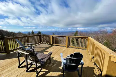 Image de Lands End 4 Br Condo: 5 mins walk to the Village