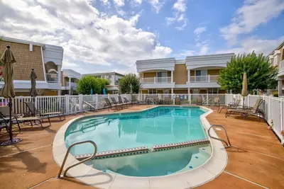 Image de 2 Br/1. 5 Ba located at Heritage Triangle. Sleeps 6.
