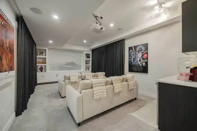 Image de Home Theater with Ac, Dual Master Suites, Bbq