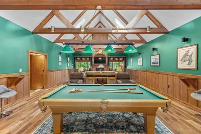 Image de New: \"Cool Goose Landing\" | Lakefront w/ Private Dock, Games, Event Space & More!