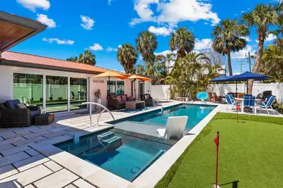 Image de Fancy That: Pool, Putting Green, 1. 5 Blocks to Beach by Anna Maria Life Vacation Rentals