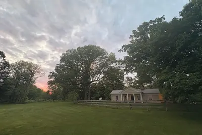 Image de Peaceful two bedroom cottage. Scenic and secluded but conveniently located.