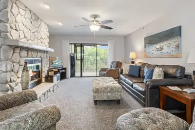 Image de LazyDays Pet-Friendly Condo w/ Pool & Playground at 3m