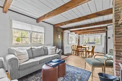 Image de Alpenglow Chalet: Beautiful 5br w/Pool+Pickleball