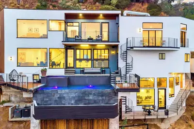 Image de Endless View Getaway Modern Villa Pool Jacuzzi