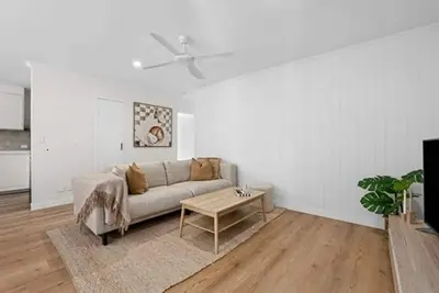 Image de Stunningly renovated 2 bedroom apartment with water access