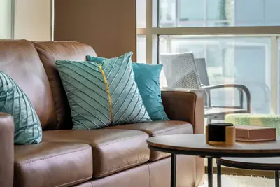 Image de Stylish Downtown Calgary Condo – Walk to Dining, Shops & Entertainment!