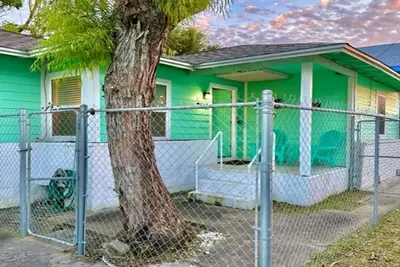 Image de Cozy 2-bedroom house in charming 3 Blocks From the Beach