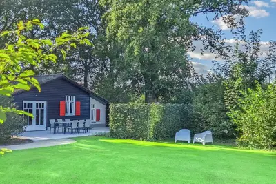Image de Maison de luxe dans la verdure avec jacuzzi