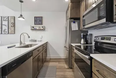 Image de New! The Getaway; A Fresh Modern Retreat! Enjoy the Mountains & Lake with Your Fav People!