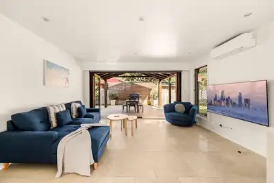 Image de Steps from Sand: 2-Bed Beach Escape with Courtyard