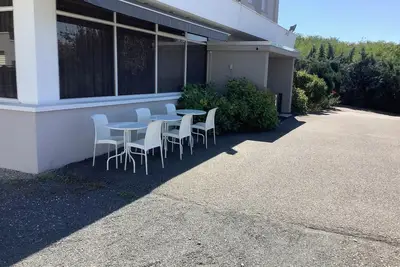 Image de Hôtel 3 étoiles dans un cadre calme. Toutes les chambres sont climatisées.