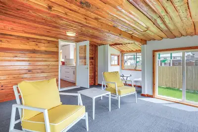 Image de 1 Mi to Shore: Lake Michigan Retreat w/ Game Room!