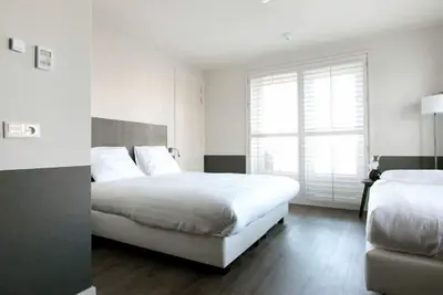 Image de Ideal Urban Stay w/Onsite Dining | Scenic Goois Nature Reserve & Local Sites