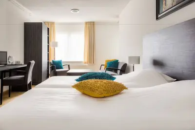 De Bult Getaway: 2 Units w/ Pool & Sauna | Near National Parks & Trails