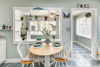 Image de St Pete Beach Apartment | Near Corey Ave & Beaches