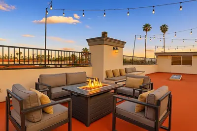 Image de Belmont Shore Retreat | Rooftop Lounge, Putting Green & Near 2nd Street Beaches