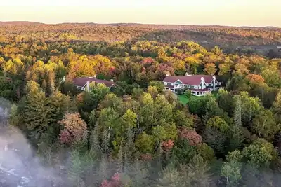 Image de 2 Relaxing Units w/ Fireplace & Spa Access | Near Trails & National Park